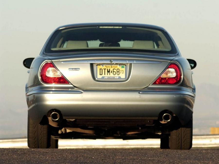  Jaguar XJ8 2003 года  (US) (фото 6 из 7)